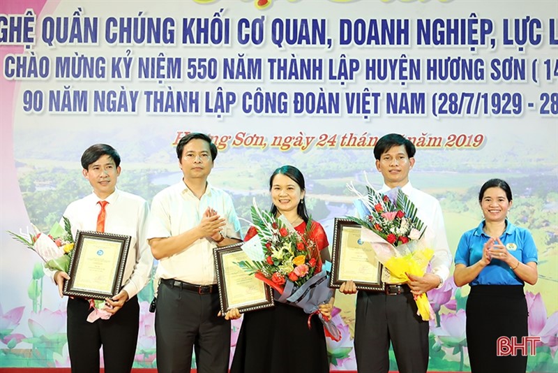 Ấn tượng hội diễn chào mừng kỷ niệm 550 năm thành lập huyện Hương Sơn