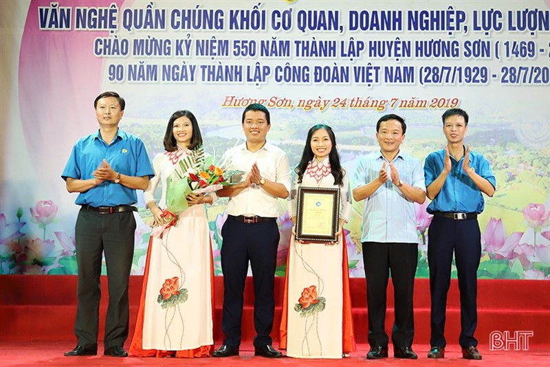 Ấn tượng hội diễn chào mừng kỷ niệm 550 năm thành lập huyện Hương Sơn