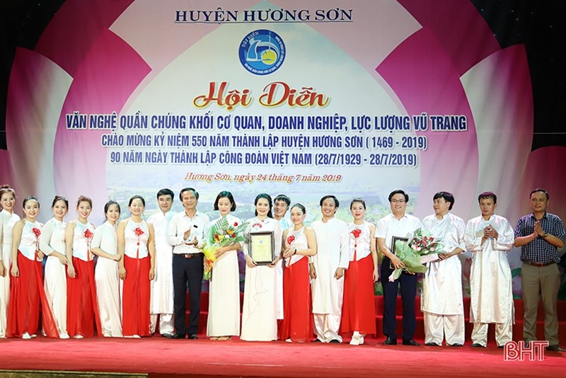 Ấn tượng hội diễn chào mừng kỷ niệm 550 năm thành lập huyện Hương Sơn