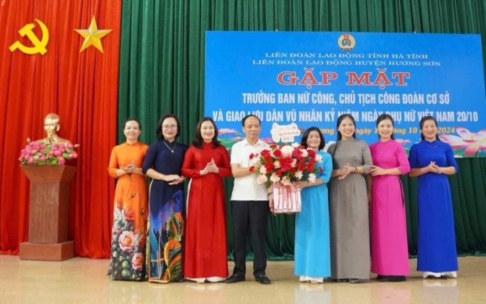 Hương Sơn: Tổ chức gặp mặt Trưởng Ban nữ công, Chủ tịch...