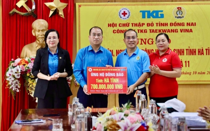 Công đoàn Hà Tĩnh phối hợp trao 700 triệu đồng cho người...