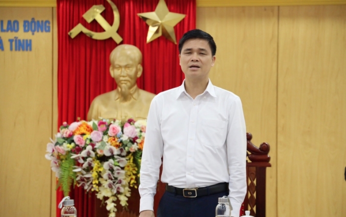 Phó Chủ tịch Tổng LĐLĐ Việt Nam Ngọ Duy Hiểu làm việc với...
