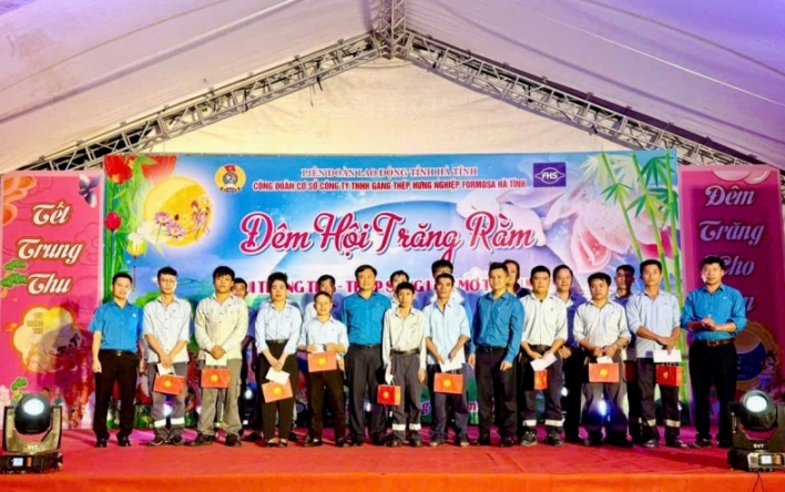 Đêm hội trăng rằm ấm áp tại Công ty TNHH Gang thép Hưng...