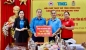 Công đoàn Hà Tĩnh phối hợp trao 700 triệu đồng cho người lao động và học sinh khó khăn